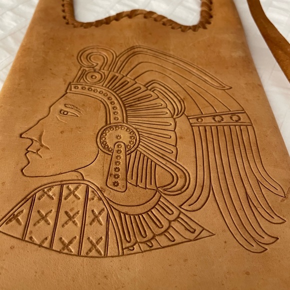 Hand crafted leather aboriginal shoulder bag - Picture 3 of 11